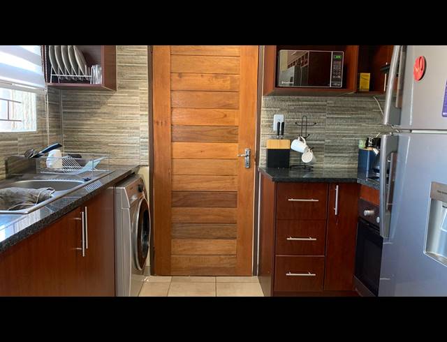 3 BEDROOM HOUSE FOR SALE IN KOSMOSDAL